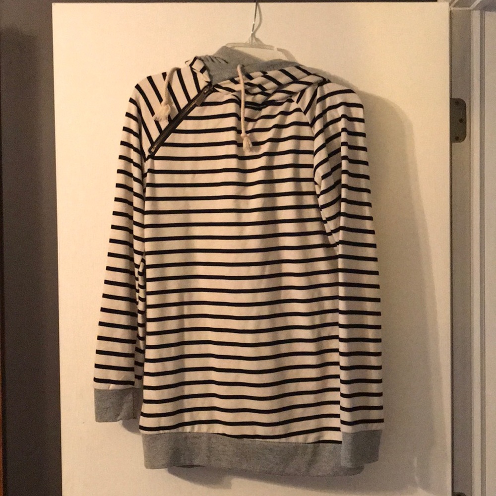 Double hood grey and navy sweatshirt, size M!